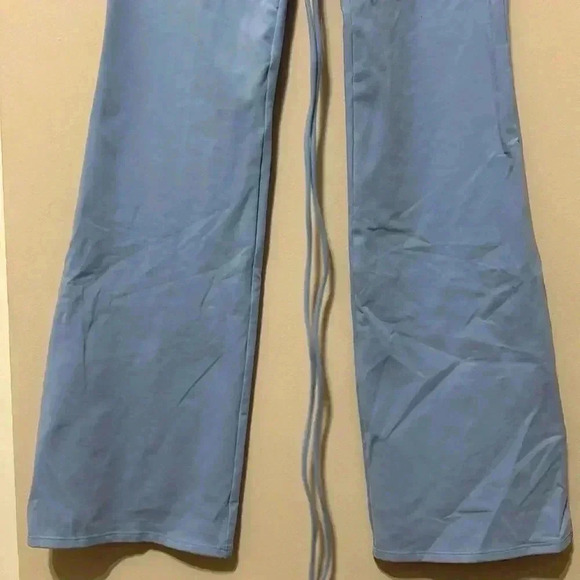 Alo Yoga - Picture 4 of 8